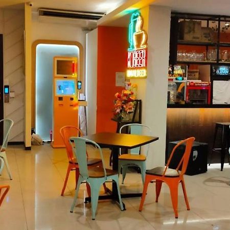 Tab Capsule Hotel - Kayoon Surabaya Exterior photo