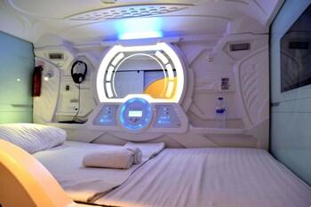 Tab Capsule Hotel - Kayoon Surabaya Exterior photo