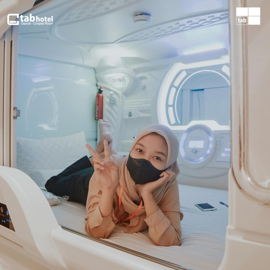 Tab Capsule Hotel - Kayoon Surabaya Exterior photo