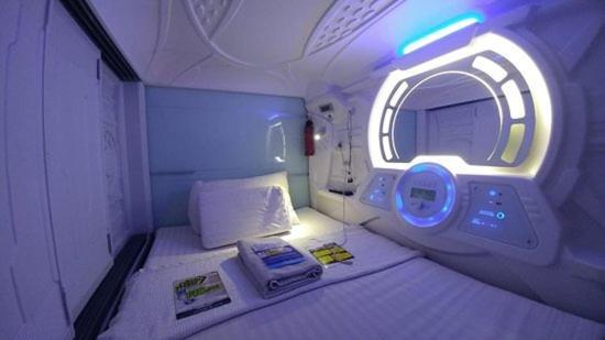 Tab Capsule Hotel - Kayoon Surabaya Exterior photo